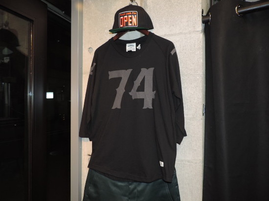 dissizit! SEVENTYFOUR TOKYOGIMMICKS.JPG